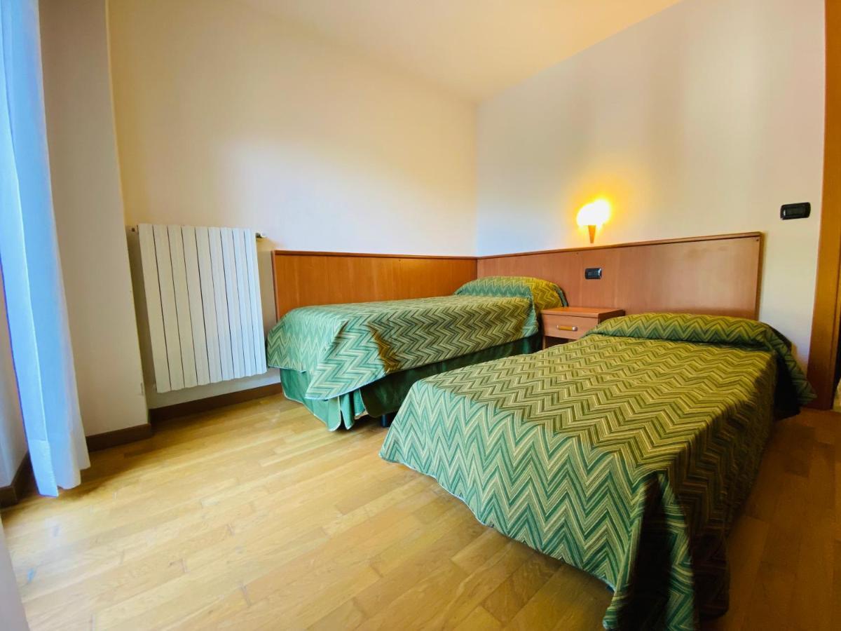 Residence Pizzo Scalino คีเอซา อิน วัลมาเลนโก ภายนอก รูปภาพ